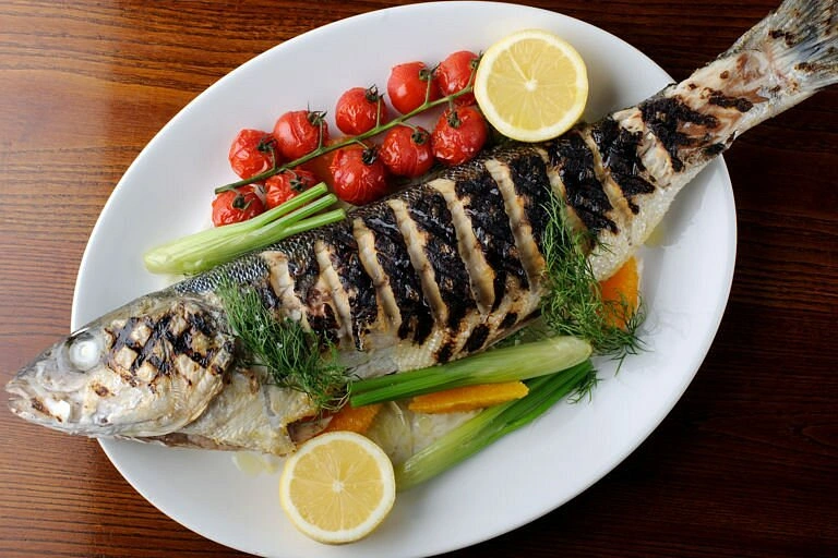 Mediterrán stílusban készített grillezett hal